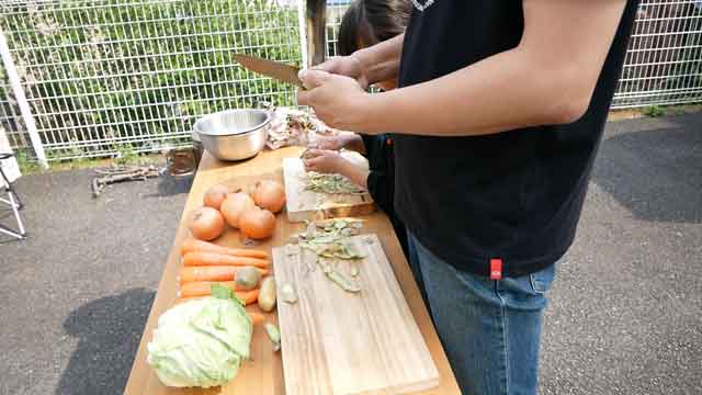 薪ストーブで野菜たっぷりポトフ