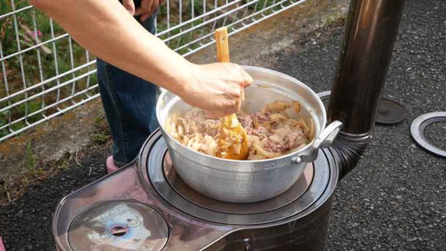 薪ストーブではシュッドビーフ