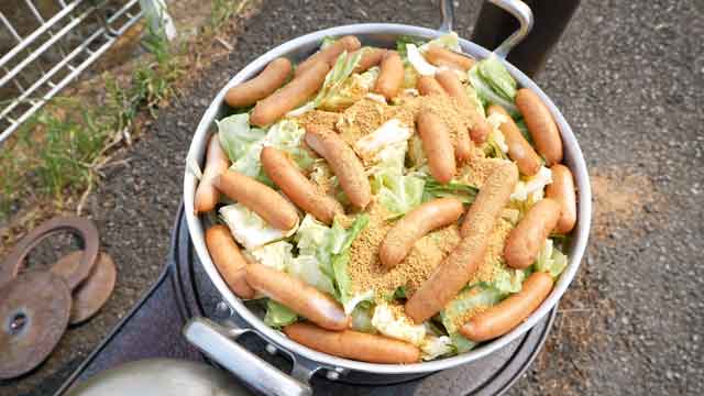 薪ストーブで野菜たっぷりポトフ