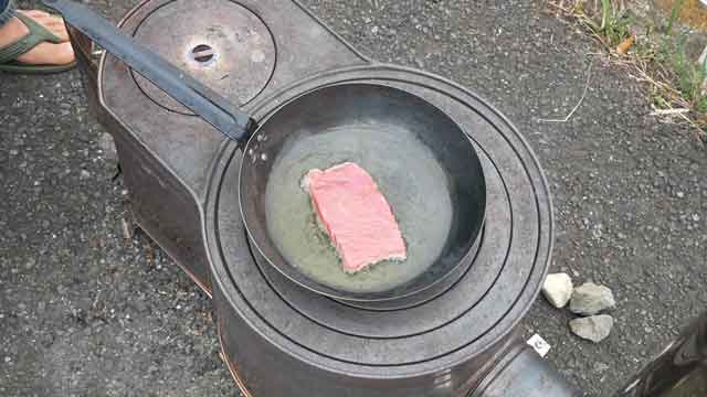 新鮮マグロで、マグロ丼・マグロのステーキ