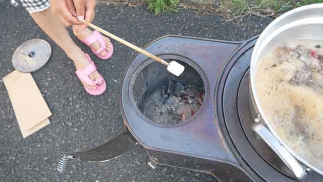 薪ストーブで簡単で美味しい！牛肉切落しで大和煮！