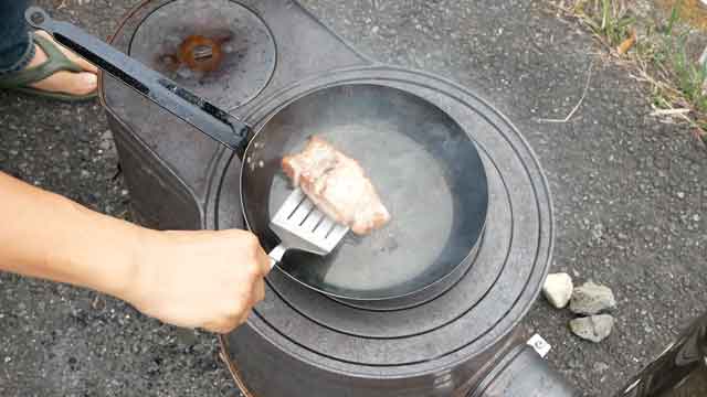 新鮮マグロで、マグロ丼・マグロのステーキ