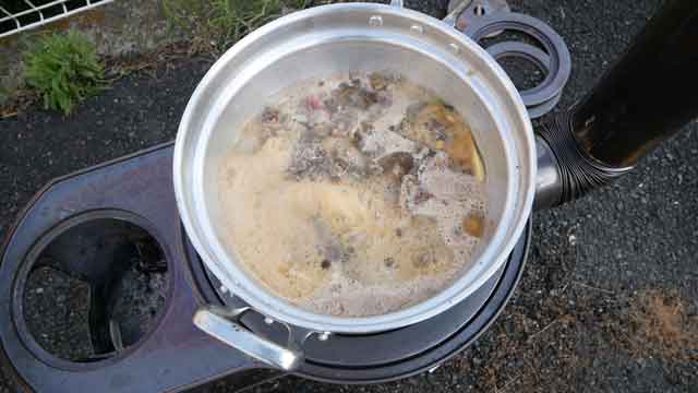 薪ストーブで簡単で美味しい！牛肉切落しで大和煮！