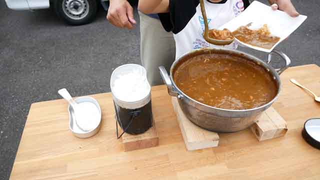 薪ストーブでお肉ゴロゴロチキンカレー