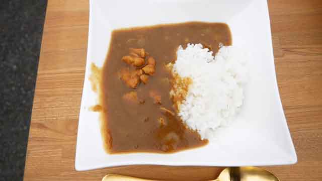 薪ストーブでお肉ゴロゴロチキンカレー