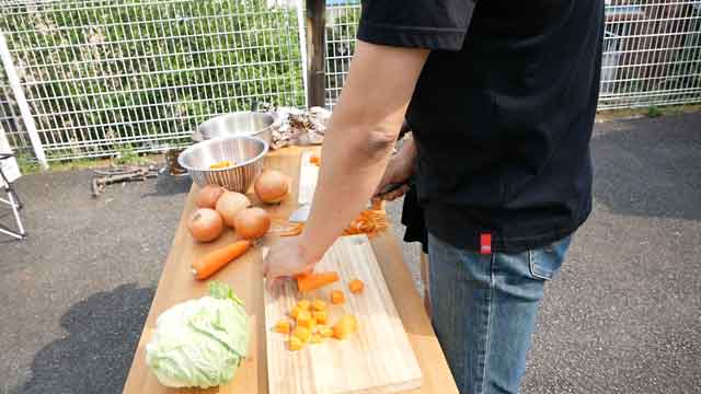 薪ストーブで野菜たっぷりポトフ