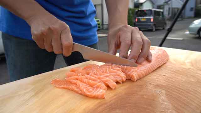 コストコのサーモンで、サーモン丼とサーモンステーキ