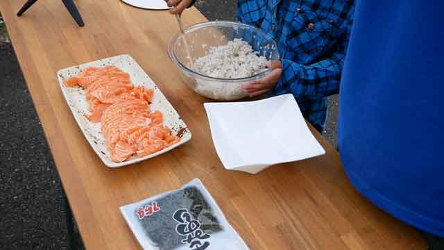 コストコのサーモンで、サーモン丼とサーモンステーキ