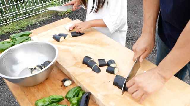 鉄フライパンで簡単、夏野菜チキンカレー