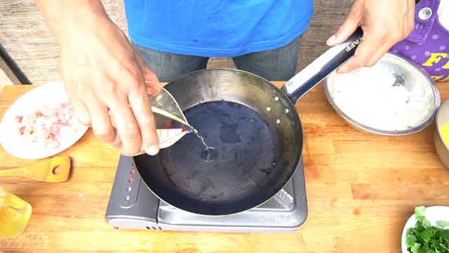 鉄フライパンで簡単親子丼