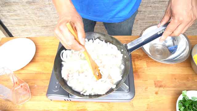 鉄フライパンで簡単親子丼