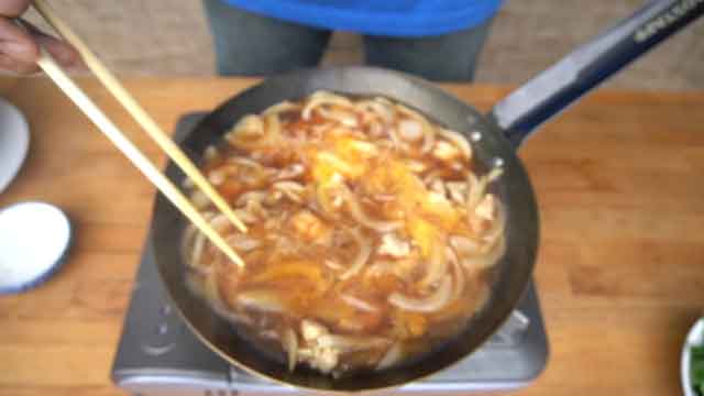 鉄フライパンで簡単親子丼