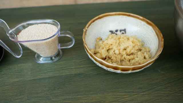 鉄フライパンと鶏もも挽き肉で、簡単鶏そぼろ丼