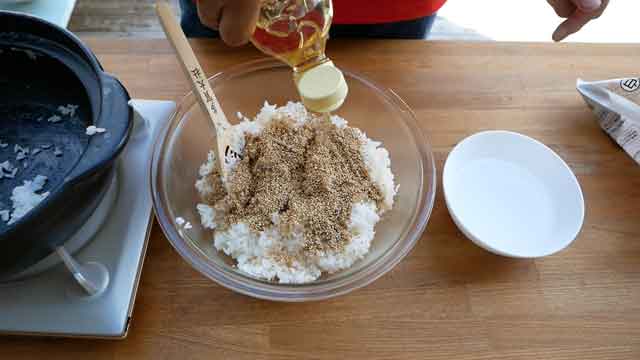 土鍋のふっくらご飯で、しらすっタップリしらす丼！