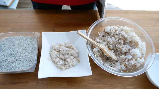 土鍋のふっくらご飯で、しらすっタップリしらす丼！