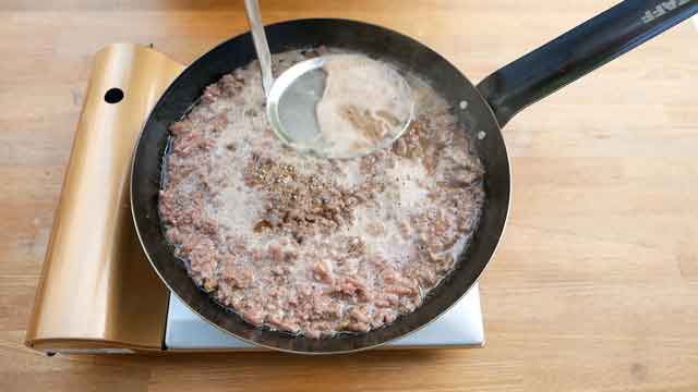 鉄フライパンとコストコ牛ひき肉で、牛肉の簡単そぼろ丼！