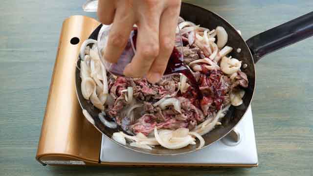 鉄フライパンで、簡単、父ちゃんの牛丼