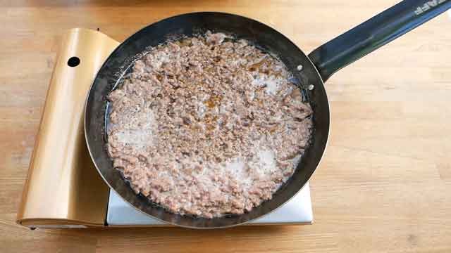 鉄フライパンとコストコ牛ひき肉で、牛肉の簡単そぼろ丼！