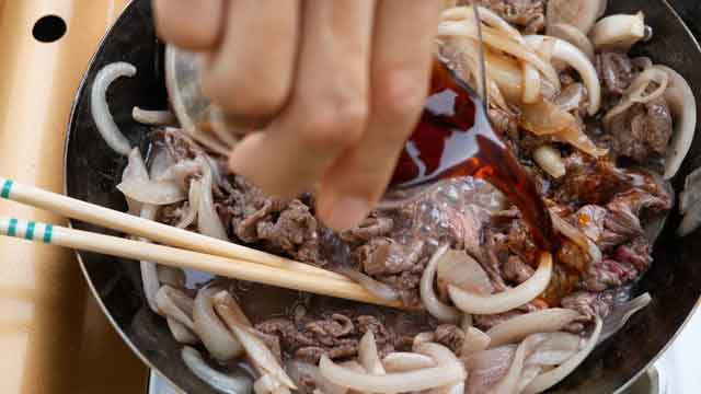 鉄フライパンで、簡単、父ちゃんの牛丼