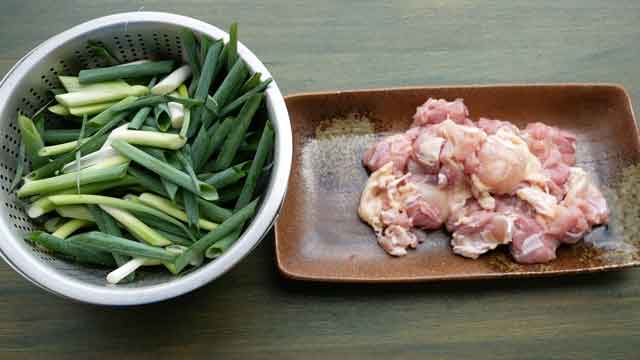 しみる旨味、九条ねぎと鶏もも肉の鶏ねぎ鍋