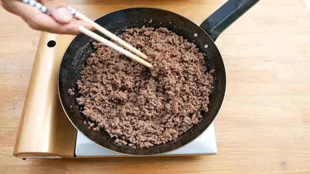 鉄フライパンとコストコ牛ひき肉で、牛肉の簡単そぼろ丼！