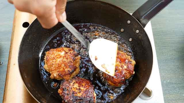 甘辛ダレの、ふっくら焼きつくね